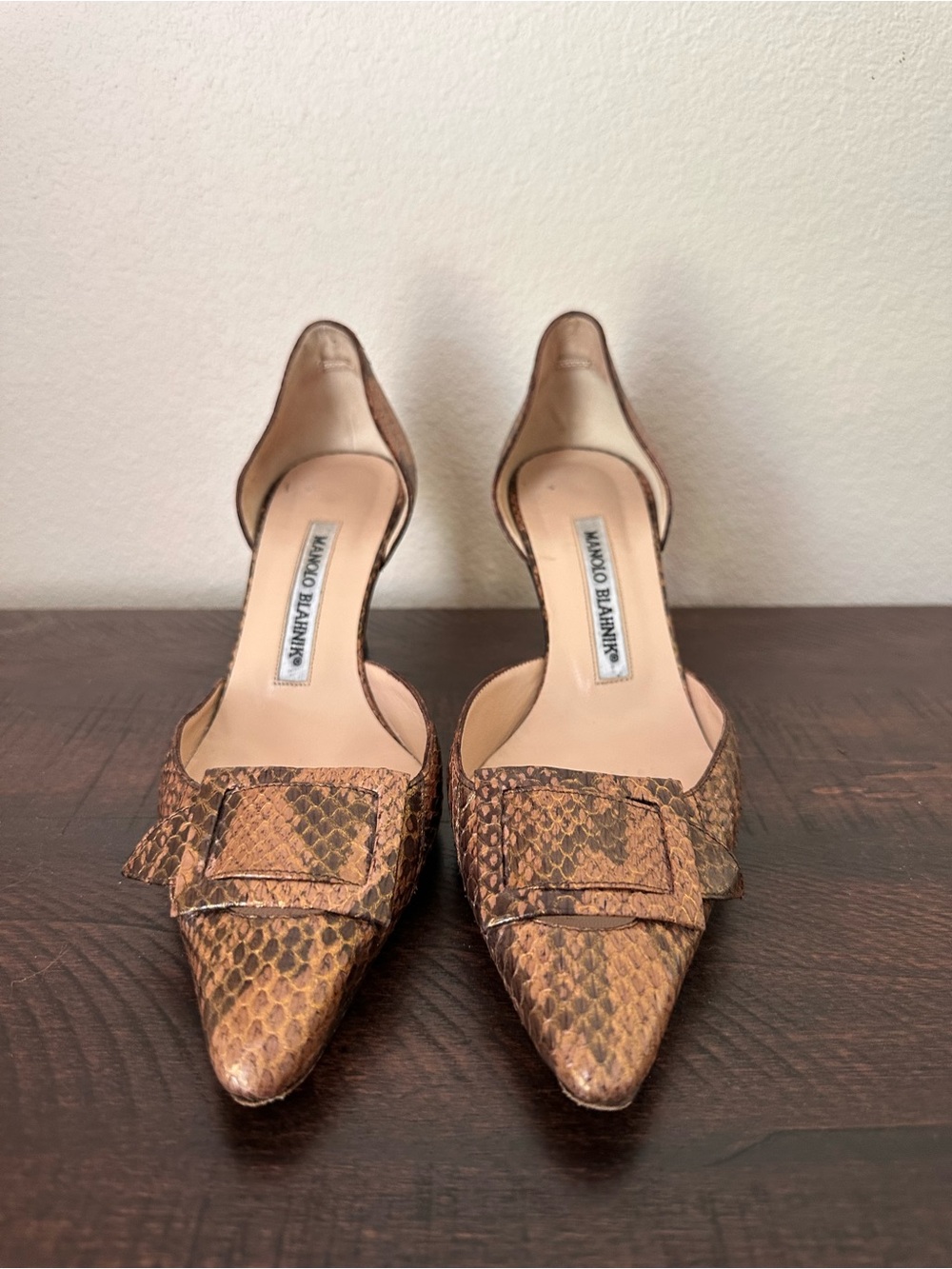 Manolo Blahnik Vintage Metallic Tan Snakeskin Buckle Pointed Toe Heels Sz 36